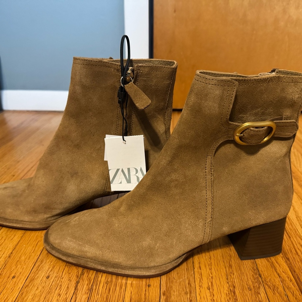 Zara Women's Brown Suede Boots